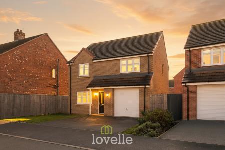 4 bedroom Detached house for sale in Edinburgh Way, Scartho Top, Grimsby, DN33