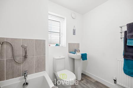 4 bedroom Detached house for sale in Edinburgh Way, Scartho Top, Grimsby, DN33