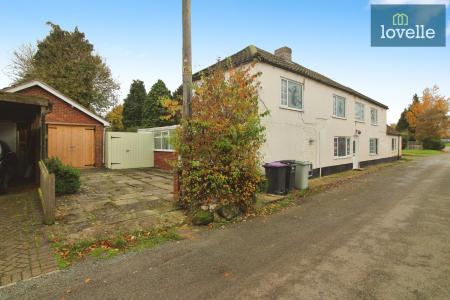 4 bedroom Detached house for sale in North Road, Tetford, LN9