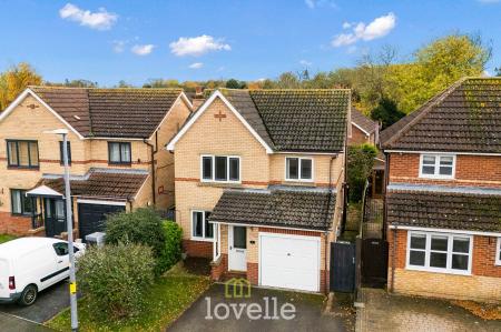 3 bedroom Detached house for sale in Buddleia Close, Healing, DN41