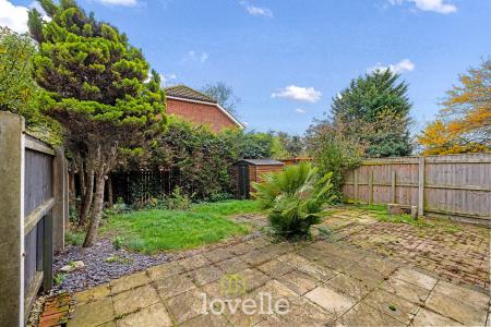 3 bedroom Detached house for sale in Buddleia Close, Healing, DN41