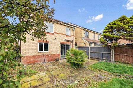 3 bedroom Detached house for sale in Buddleia Close, Healing, DN41