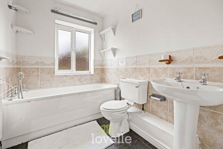 3 bedroom Detached house for sale in Buddleia Close, Healing, DN41