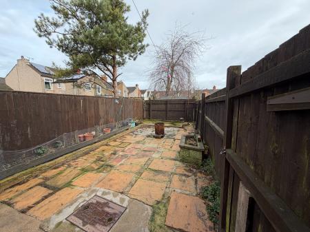 3 bedroom Terraced House to let in Gilbey Road, Grimsby, DN31