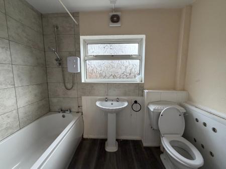 3 bedroom Terraced House to let in Gilbey Road, Grimsby, DN31