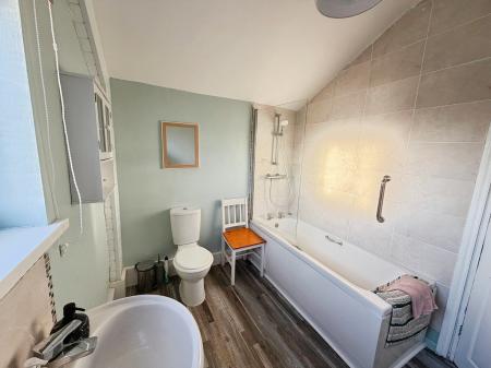 2 bedroom Terraced House to let in Columbia Street, Grimsby, DN32