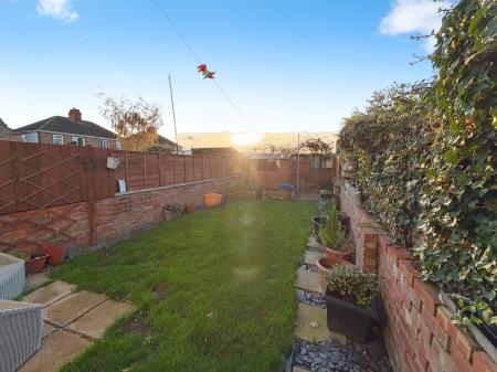 2 bedroom Terraced House to let in Columbia Street, Grimsby, DN32