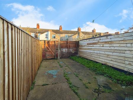3 bedroom Terraced House to let in Montegue Street, Cleethorpes, DN35
