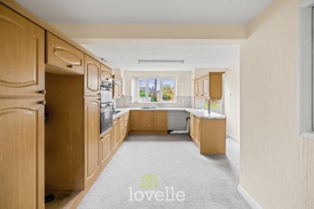 3 bedroom Semi-detached bungalow for sale in Healing Road, Stallingborough, DN41