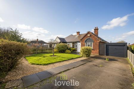 3 bedroom Semi-detached bungalow for sale in Healing Road, Stallingborough, DN41