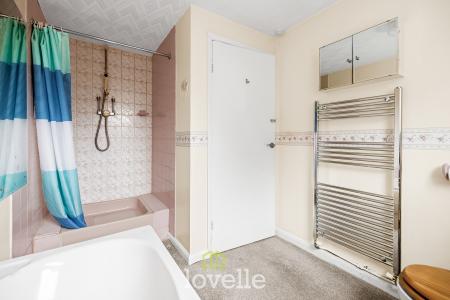 3 bedroom Semi-detached bungalow for sale in Healing Road, Stallingborough, DN41