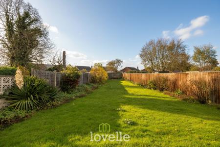 3 bedroom Semi-detached bungalow for sale in Healing Road, Stallingborough, DN41