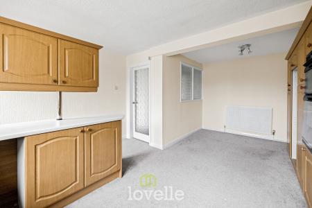 3 bedroom Semi-detached bungalow for sale in Healing Road, Stallingborough, DN41