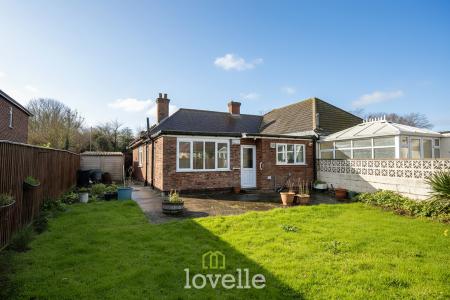 3 bedroom Semi-detached bungalow for sale in Healing Road, Stallingborough, DN41