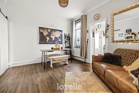 2 bedroom Terraced House for sale in Columbia Road, Grimsby, DN32