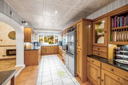 4 bedroom Detached house for sale in Laceby Road, Grimsby, DN34