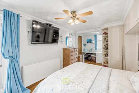 4 bedroom Detached house for sale in Laceby Road, Grimsby, DN34