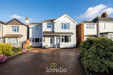 4 bedroom Detached house for sale in Laceby Road, Grimsby, DN34