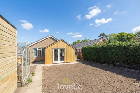 2 bedroom Detached bungalow for sale in Pinfold Lane, Stallingborough, DN41