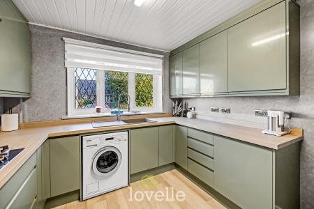 2 bedroom Detached bungalow for sale in Pinfold Lane, Stallingborough, DN41