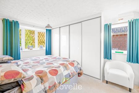 2 bedroom Detached bungalow for sale in Pinfold Lane, Stallingborough, DN41