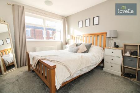 3 bedroom Semi-detached house for sale in Broadbank, Louth, LN11