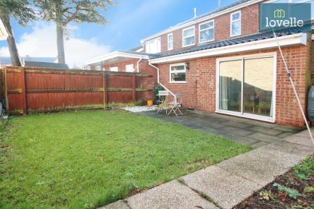 3 bedroom Semi-detached house for sale in Broadbank, Louth, LN11