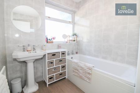 3 bedroom Semi-detached house for sale in Broadbank, Louth, LN11