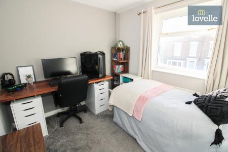 3 bedroom Semi-detached house for sale in Broadbank, Louth, LN11