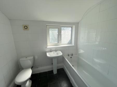 3 bedroom End of terrace house to let in Heneage Road, Grimsby, DN32