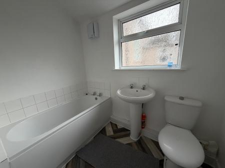 3 bedroom Terraced House to let in Hainton avenue, Grimsby, DN32