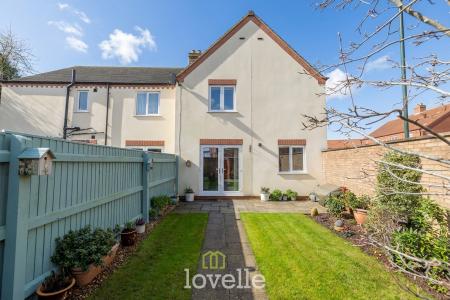 3 bedroom Semi-detached house for sale in Boundary Farm Court, Scartho, Grimsby, DN33
