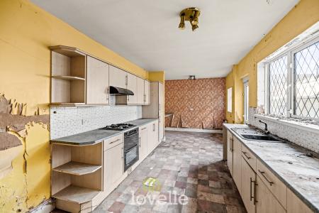 3 bedroom Terraced House for sale in Park Street, Grimsby, DN32