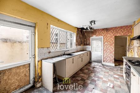 3 bedroom Terraced House for sale in Park Street, Grimsby, DN32