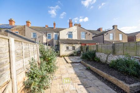 3 bedroom Terraced House for sale in Park Street, Grimsby, DN32