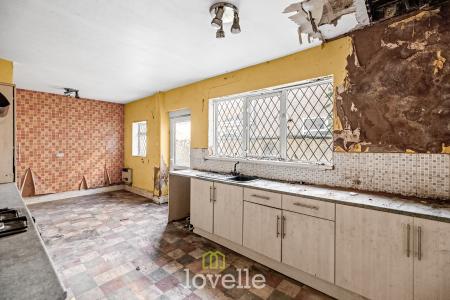 3 bedroom Terraced House for sale in Park Street, Grimsby, DN32