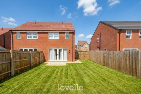 3 bedroom Semi-detached house for sale in Allerton Way, Immingham, DN40