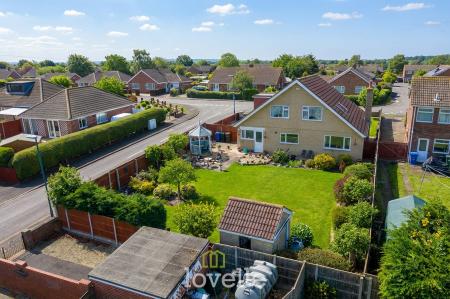 4 bedroom Detached house for sale in Cravens Lane, Habrough, DN40