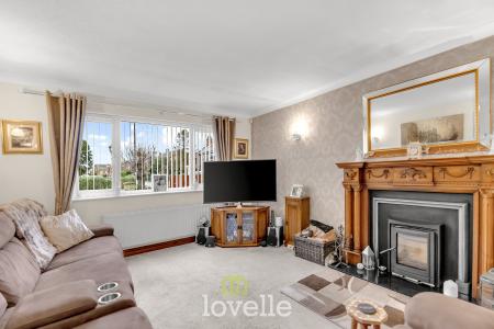 4 bedroom Detached house for sale in Cravens Lane, Habrough, DN40