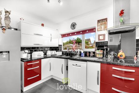 4 bedroom Detached house for sale in Cravens Lane, Habrough, DN40