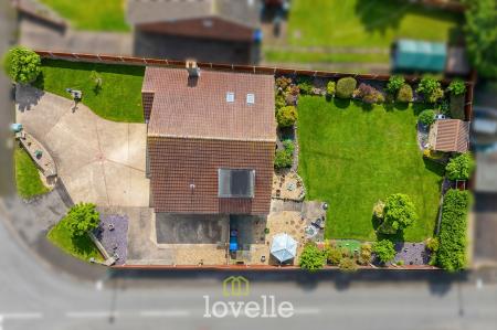 4 bedroom Detached house for sale in Cravens Lane, Habrough, DN40