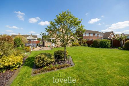 4 bedroom Detached house for sale in Cravens Lane, Habrough, DN40