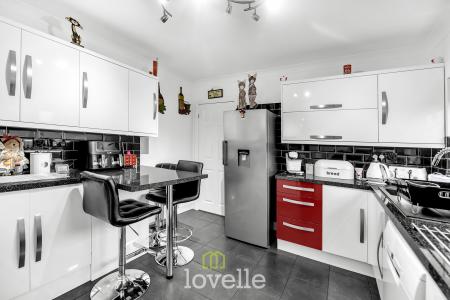 4 bedroom Detached house for sale in Cravens Lane, Habrough, DN40