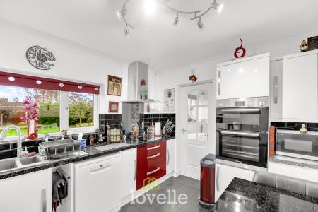 4 bedroom Detached house for sale in Cravens Lane, Habrough, DN40