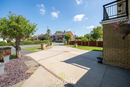 4 bedroom Detached house for sale in Cravens Lane, Habrough, DN40