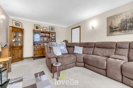 4 bedroom Detached house for sale in Cravens Lane, Habrough, DN40