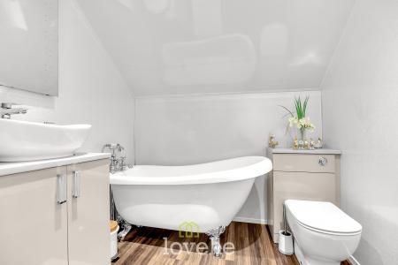 4 bedroom Detached house for sale in Cravens Lane, Habrough, DN40