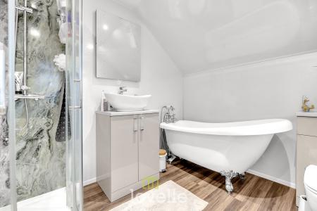 4 bedroom Detached house for sale in Cravens Lane, Habrough, DN40