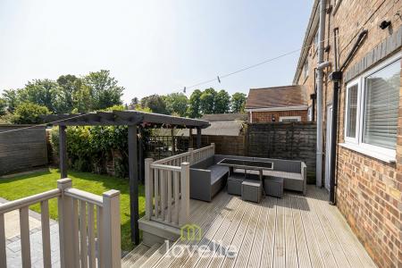 3 bedroom Terraced House for sale in Barnoldby Road, Waltham, DN37