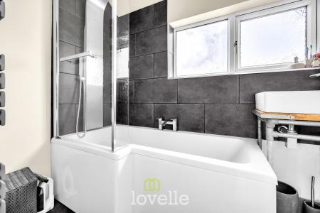 3 bedroom Terraced House for sale in Barnoldby Road, Waltham, DN37